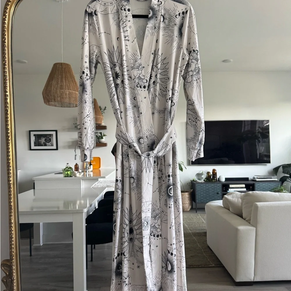 Mason Grey Robe - Picture 3 of 15